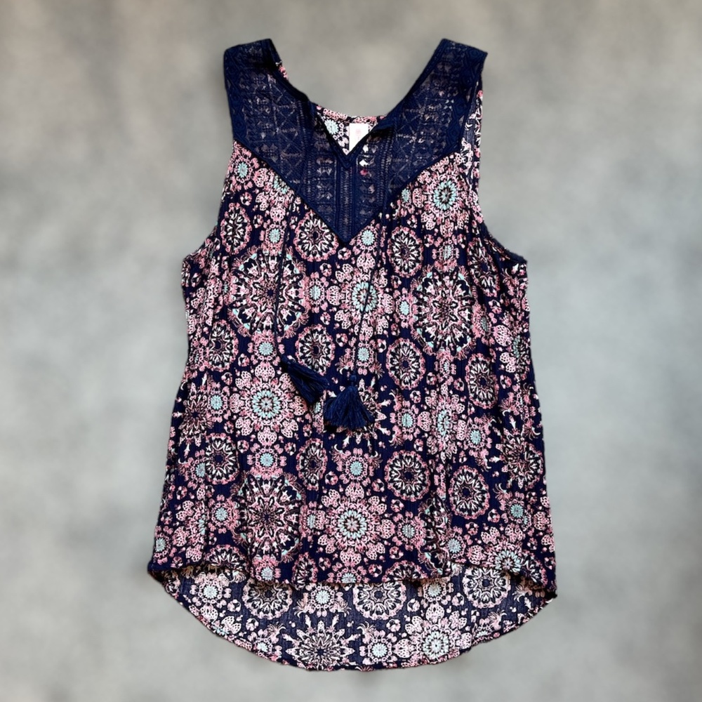 EUC No Boundaries Sleeveless Swing Top, L